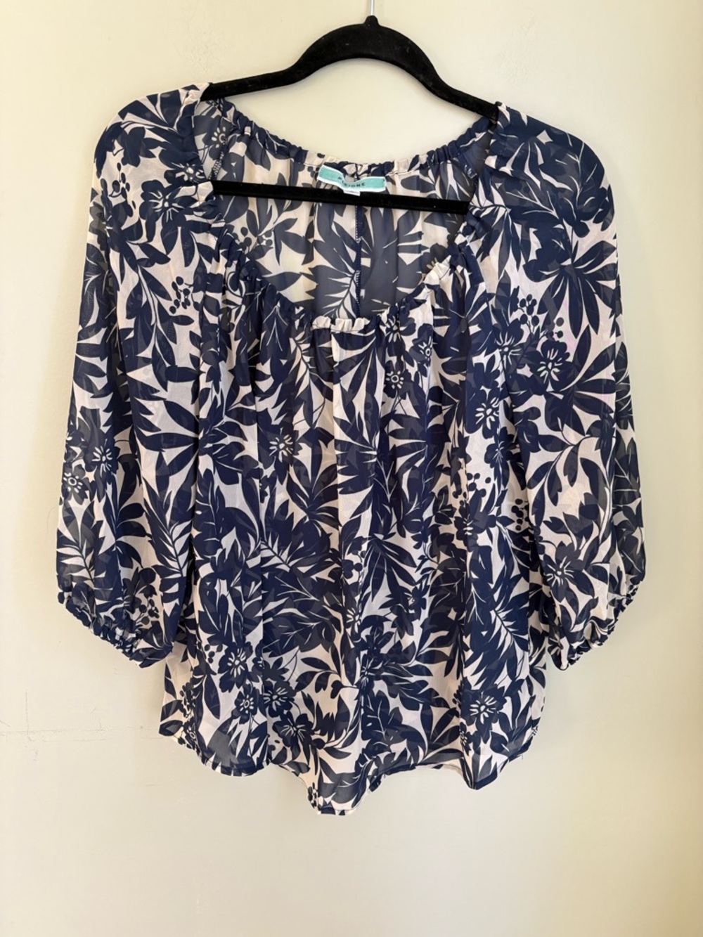 Pleione peasant style blouse Size  L. Navy/beige w/gathered neck/arms Nice!
